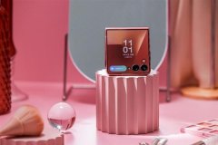 星GalaxyZFlip7能实现免手持拍摄